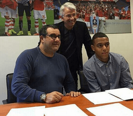 Donyell Malen with agent Mino Raiola (left) and Dick Law (middle).
